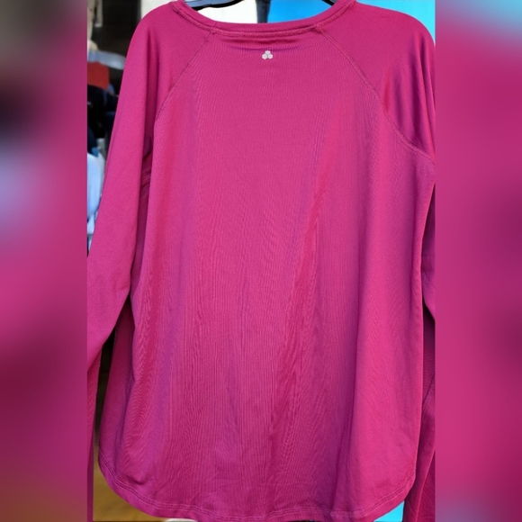 Tek Gear Adaptive Long Sleeve Performance Tee Color: Deco Sangria, LARGE (EUC) - Picture 5 of 7